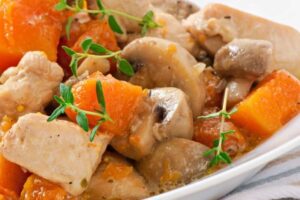 bocconcini di pollo con funghi e zucca