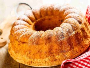 un ciambellone classico soffice