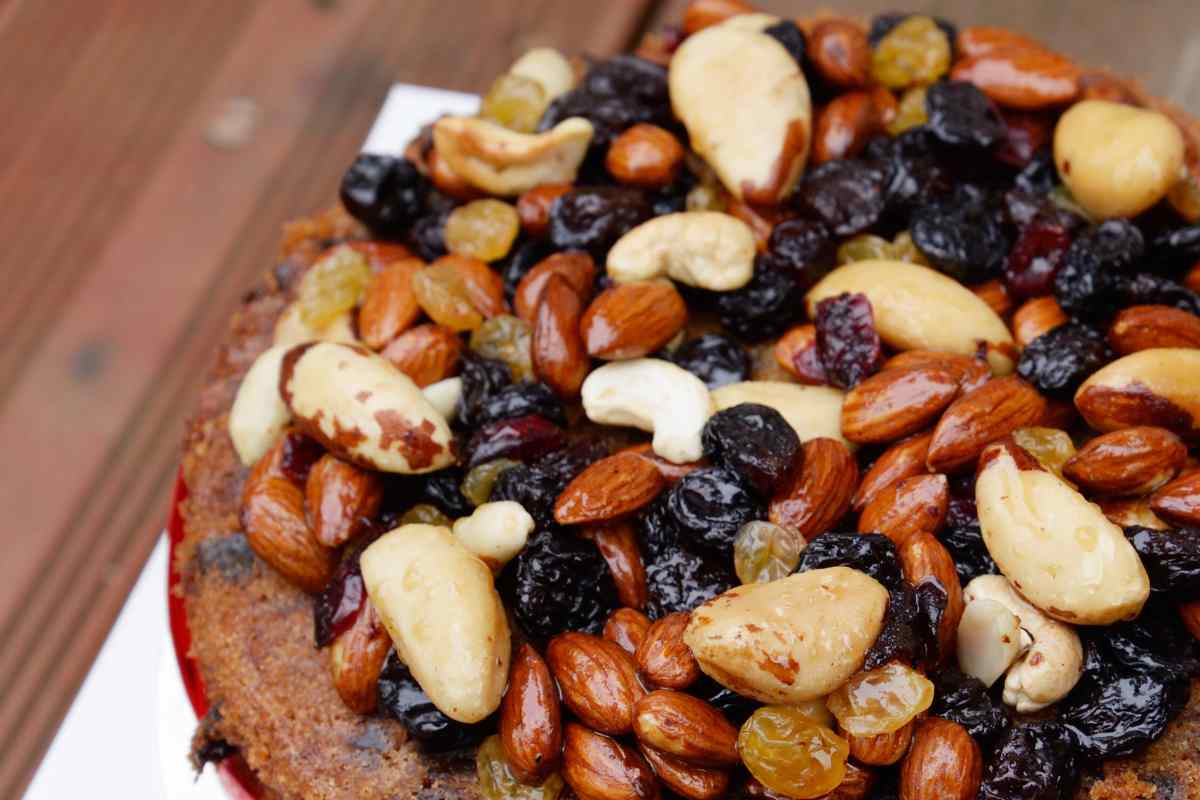 torta con frutta secca