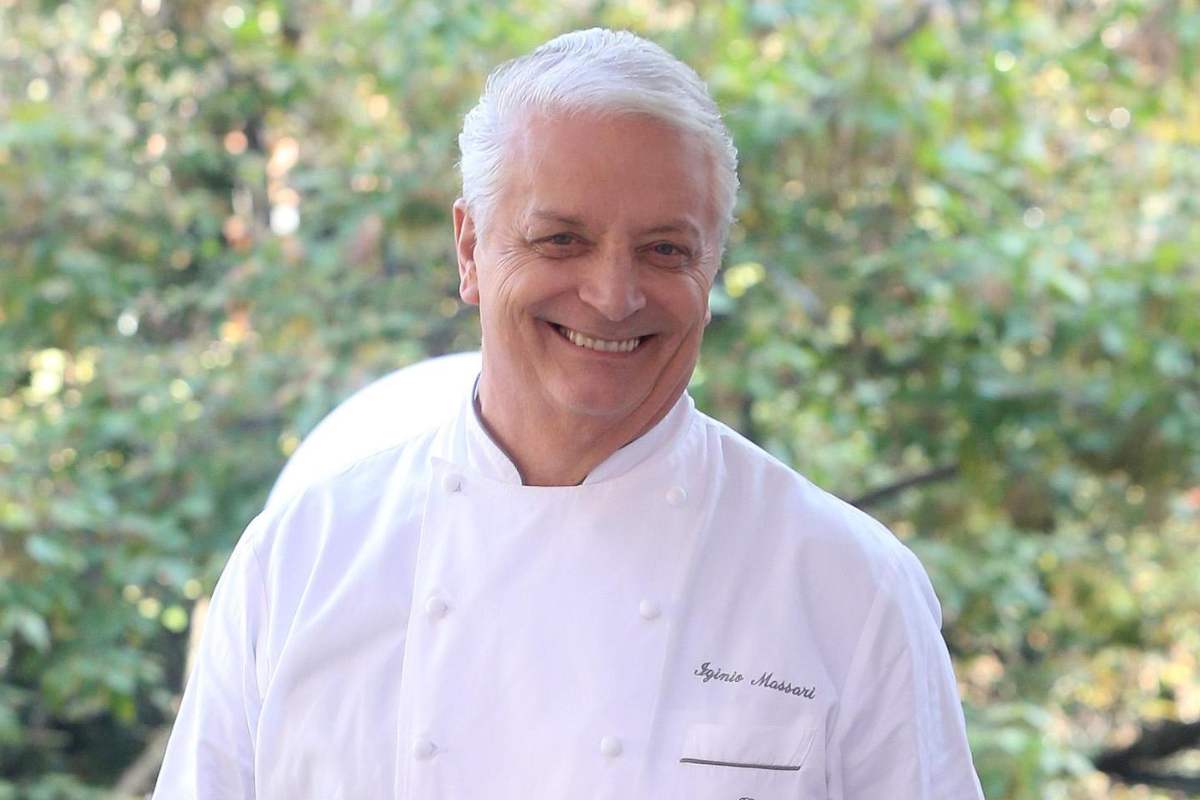 ignio massari sorridente con divisa bianca