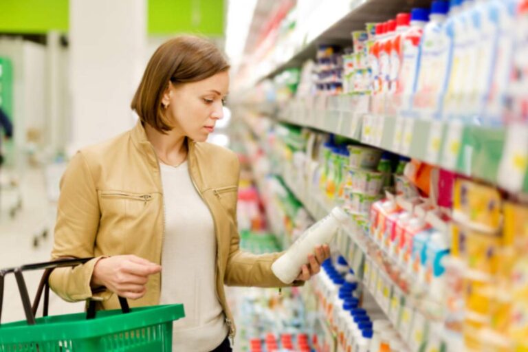 Arriva il latte coltivato con i pesci, vegetariani sconvolti: ecco la marca e chi lo vende