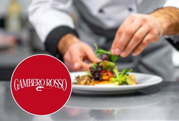 chef prepara un piatto e logo gambero rosso