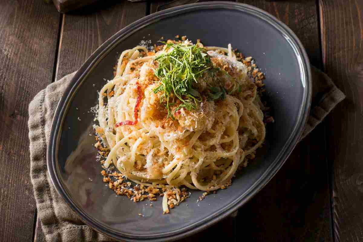 spaghetti con pangrattato