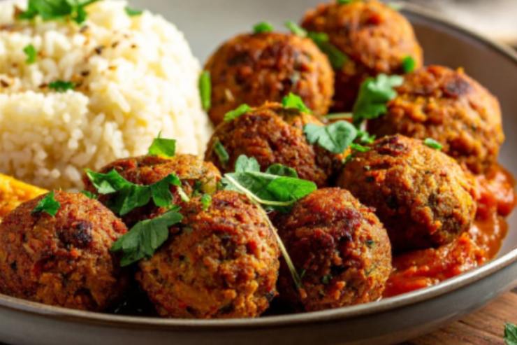 polpette di verdure con accanto del riso