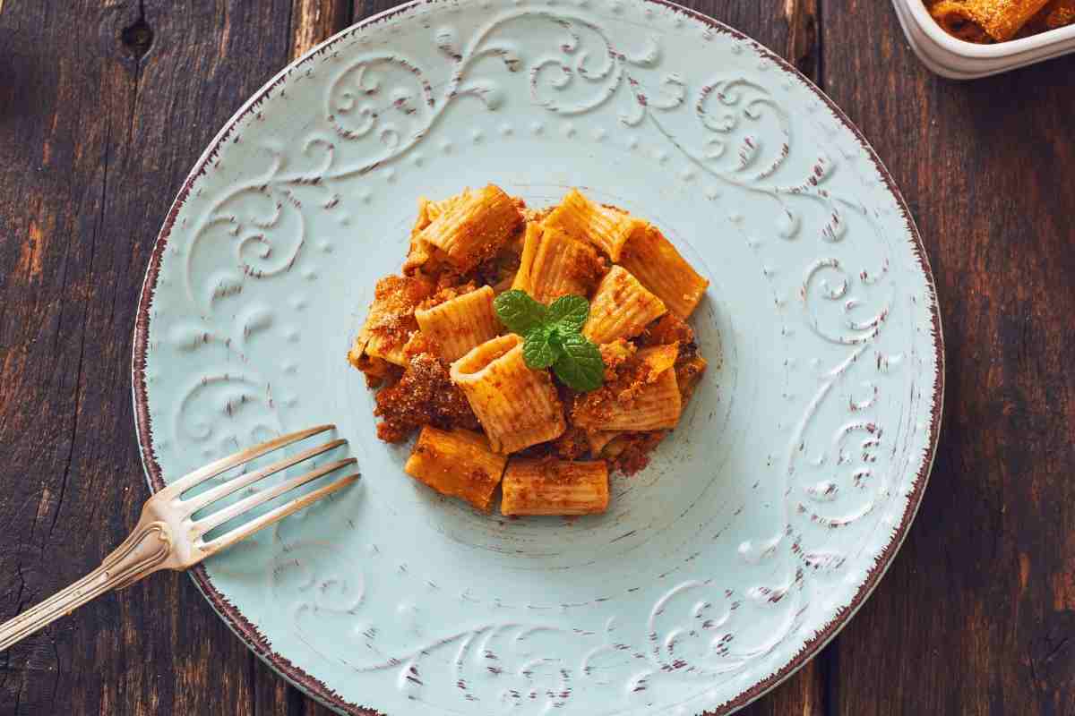 mezze maniche al ragù