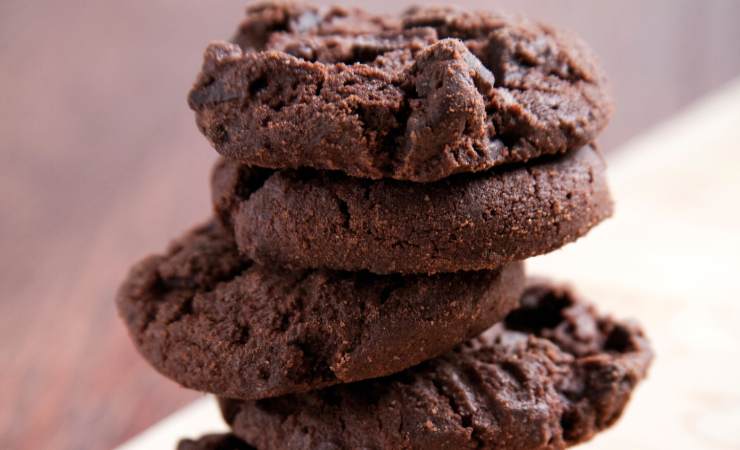 biscotti al cioccolato impilati