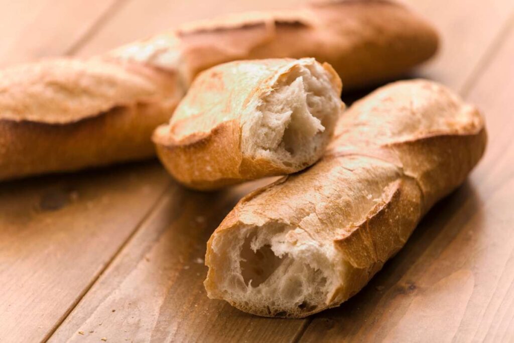 Filoncini di pane tagliato