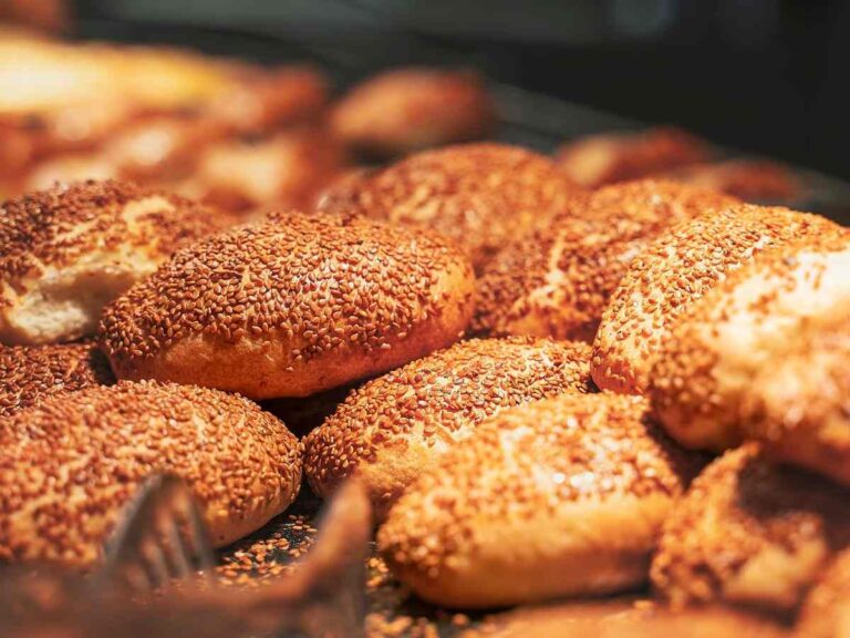 Ricetta virale: le moffolette palermitane gustose e da farcire, è il vero ‘pane cunzatu’ siciliano