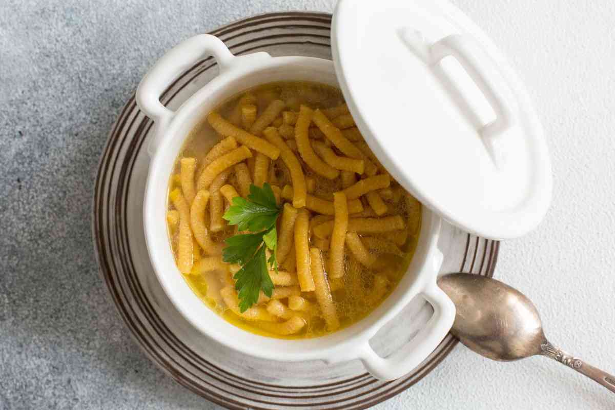 passatelli con brodo e prezzemolo